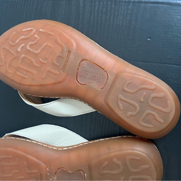 BORN Flat Thong Sandals Off White Leather - Picture 8 of 9
